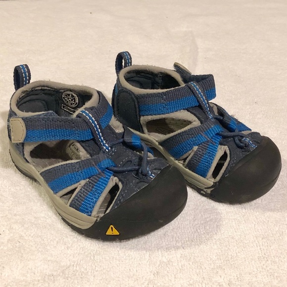 keen sandals size 5